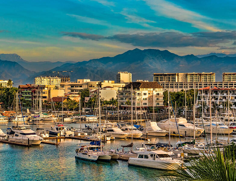 Venta de casas y de departamentos en la marina en Puerto Vallarta o Bahía de Banderas.