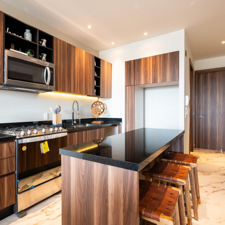 Cocina de departamentos de lujo en venta en Nuevo Vallarta, D'toscana
