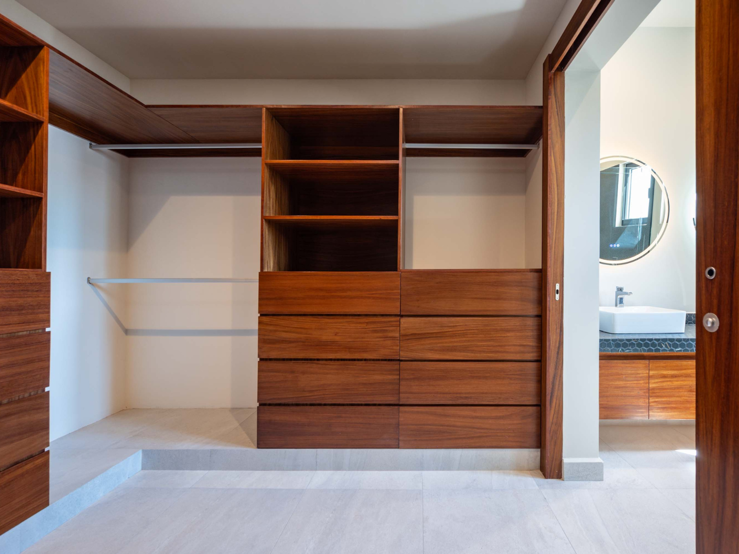 Walk in closet de Ciyé, casas en venta en Nuevo Vallarta
