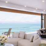 Sala de Crystal Cove, departamentos en venta a pie de playa en La Cruz de Huanacaxtle.