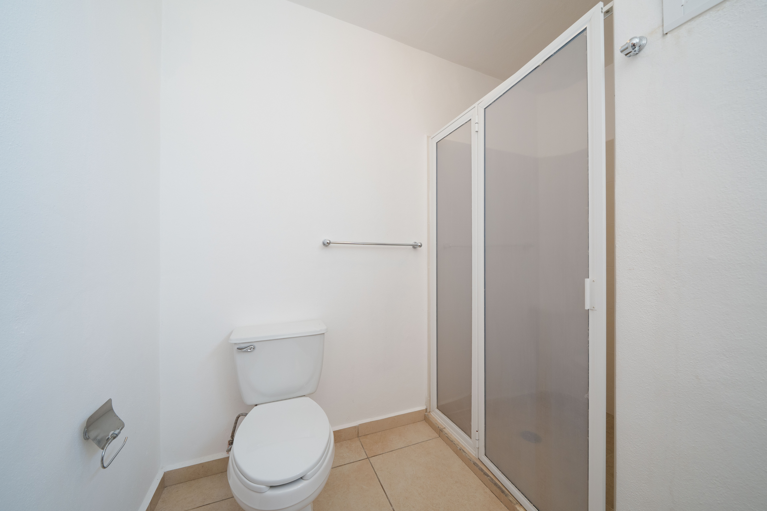 Casa en venta en Las Ceibas, Nuevo Vallarta. 3 recámaras, 3 baños, cochera techada en residencial con seguridad. Ubicación estratégica en Bahía de Banderas. Baño principal