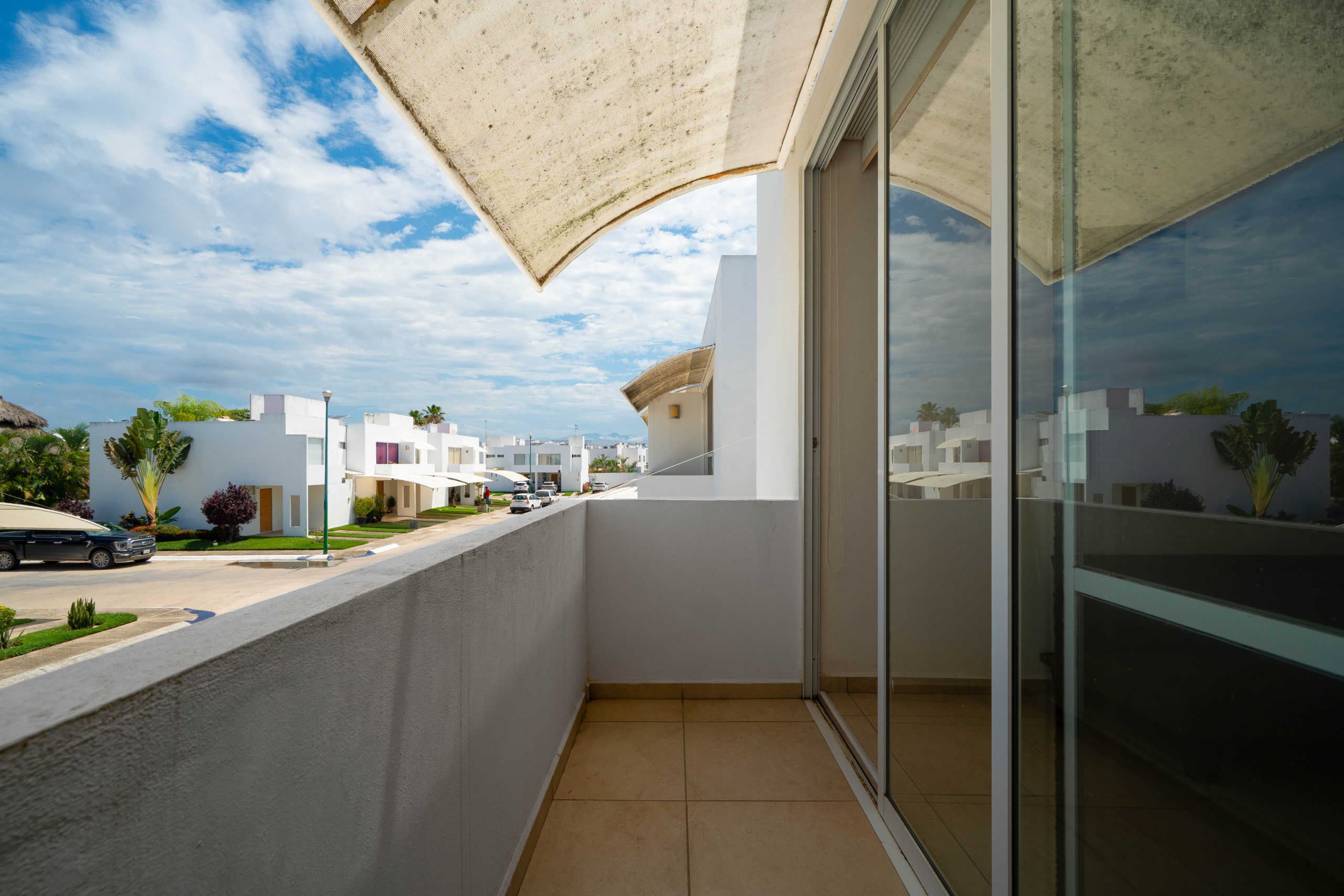 Casa en venta en Las Ceibas, Nuevo Vallarta. 3 recámaras, 3 baños, cochera techada en residencial con seguridad. Ubicación estratégica en Bahía de Banderas. Terraza recámara principal