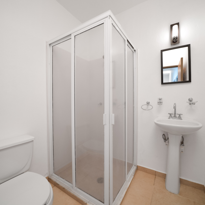 Casa en venta en Las Ceibas, Nuevo Vallarta. 3 recámaras, 3 baños, cochera techada en residencial con seguridad. Ubicación estratégica en Bahía de Banderas. Baño