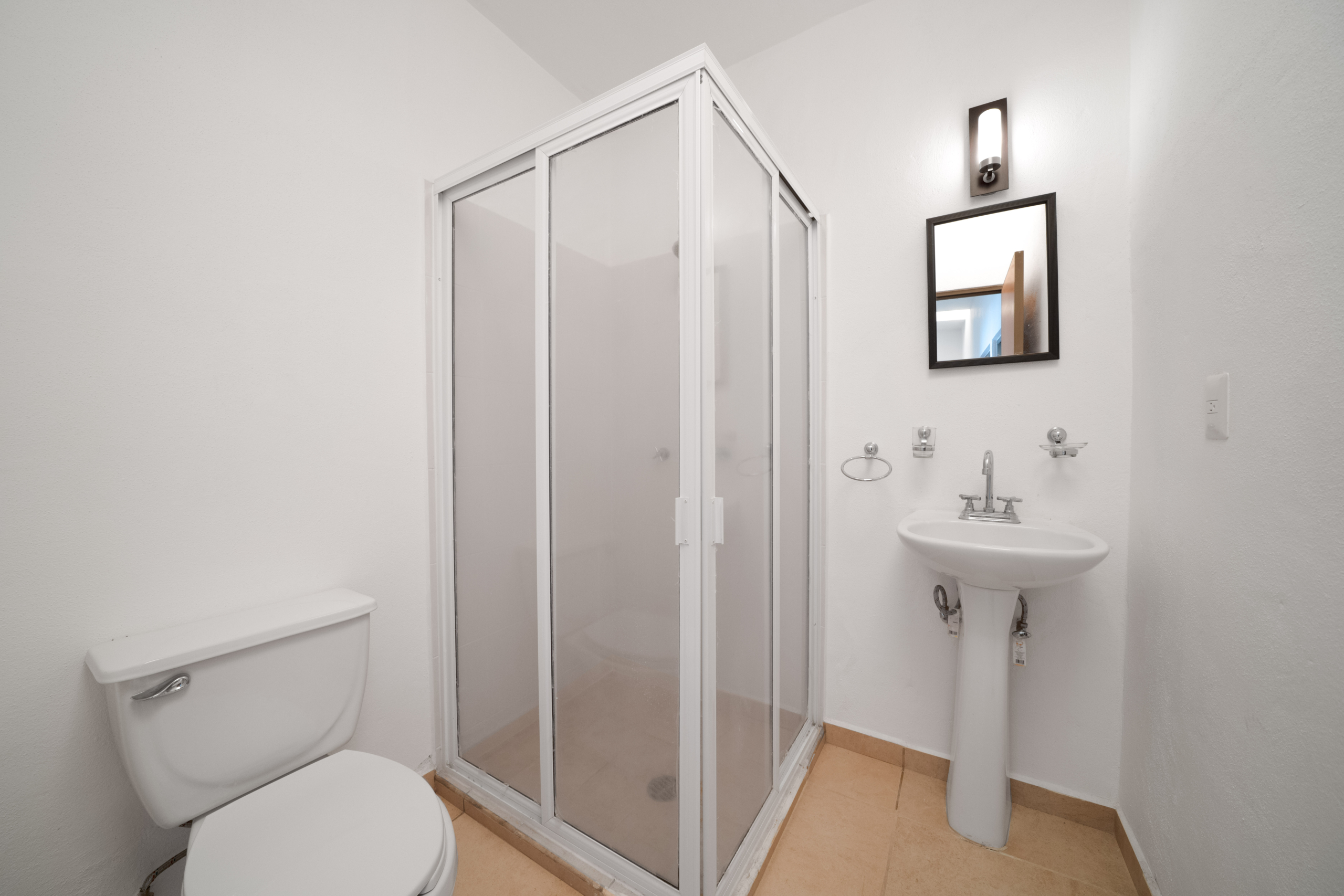 Casa en venta en Las Ceibas, Nuevo Vallarta. 3 recámaras, 3 baños, cochera techada en residencial con seguridad. Ubicación estratégica en Bahía de Banderas. Baño