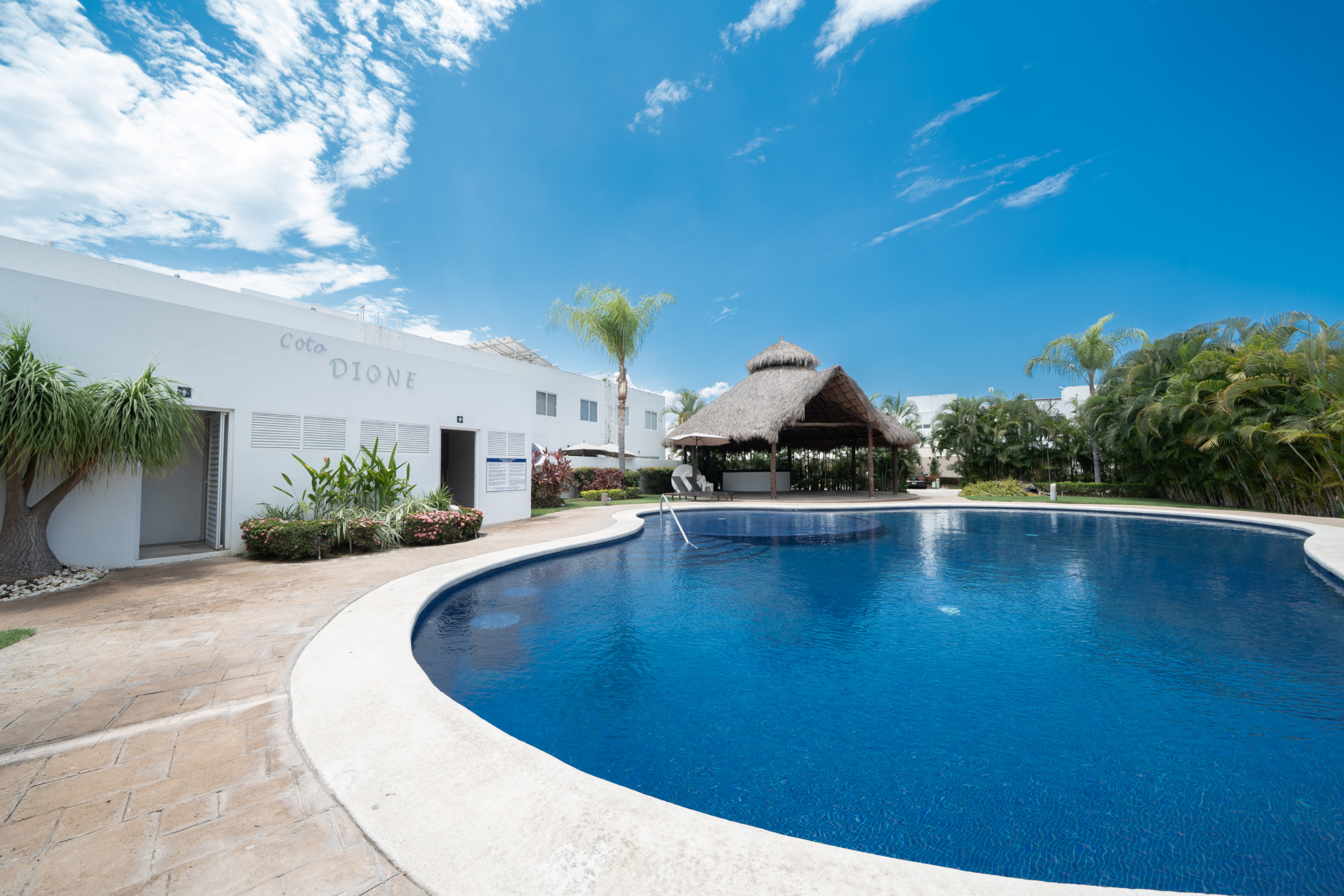 Casa en venta en Las Ceibas, Nuevo Vallarta. 3 recámaras, 3 baños, cochera techada en residencial con seguridad. Ubicación estratégica en Bahía de Banderas. Alberca