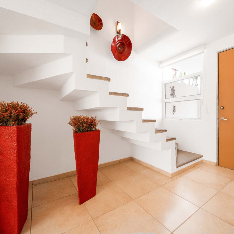 Casa en venta en Las Ceibas, Nuevo Vallarta. 3 recámaras, 3 baños, cochera techada en residencial con seguridad. Ubicación estratégica en Bahía de Banderas. Entrada