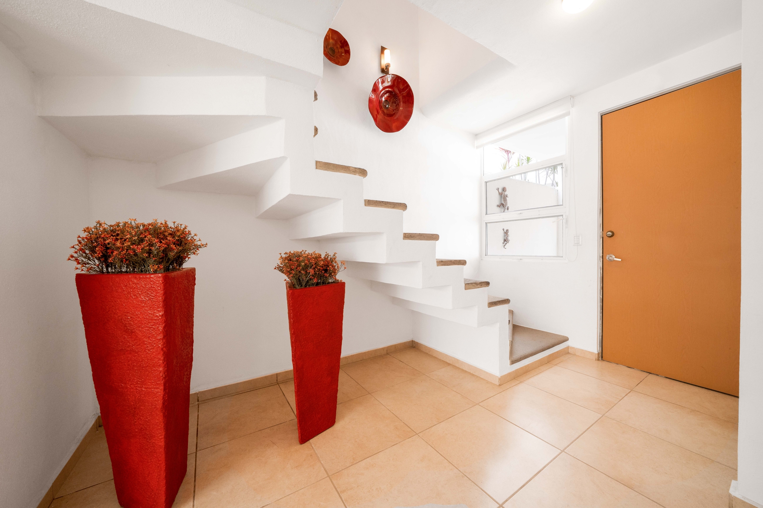 Casa en venta en Las Ceibas, Nuevo Vallarta. 3 recámaras, 3 baños, cochera techada en residencial con seguridad. Ubicación estratégica en Bahía de Banderas. Entrada