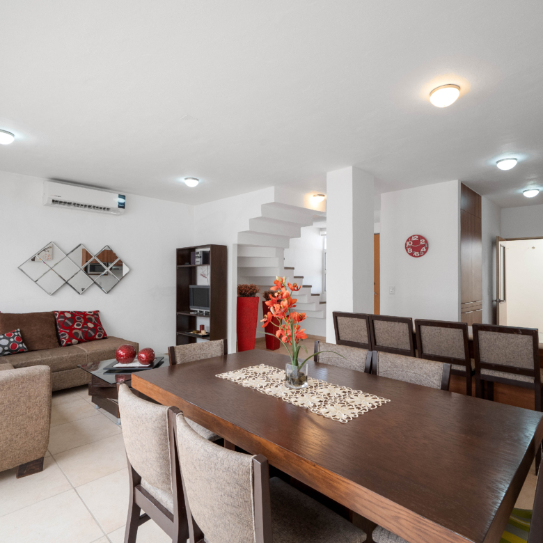 Casa en venta en Las Ceibas, Nuevo Vallarta. 3 recámaras, 3 baños, cochera techada en residencial con seguridad. Ubicación estratégica en Bahía de Banderas. Sala y comedor