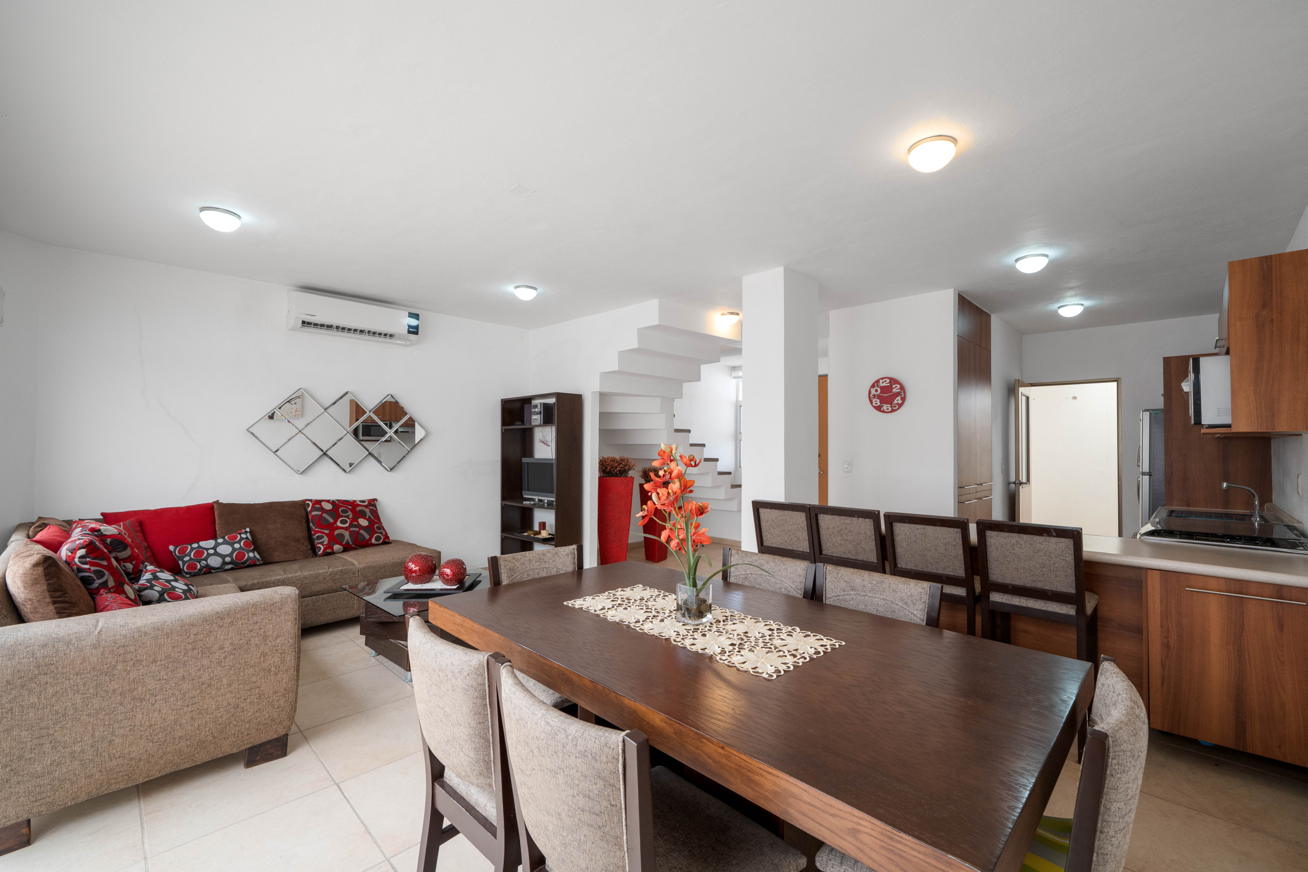 Casa en venta en Las Ceibas, Nuevo Vallarta. 3 recámaras, 3 baños, cochera techada en residencial con seguridad. Ubicación estratégica en Bahía de Banderas. Sala y comedor