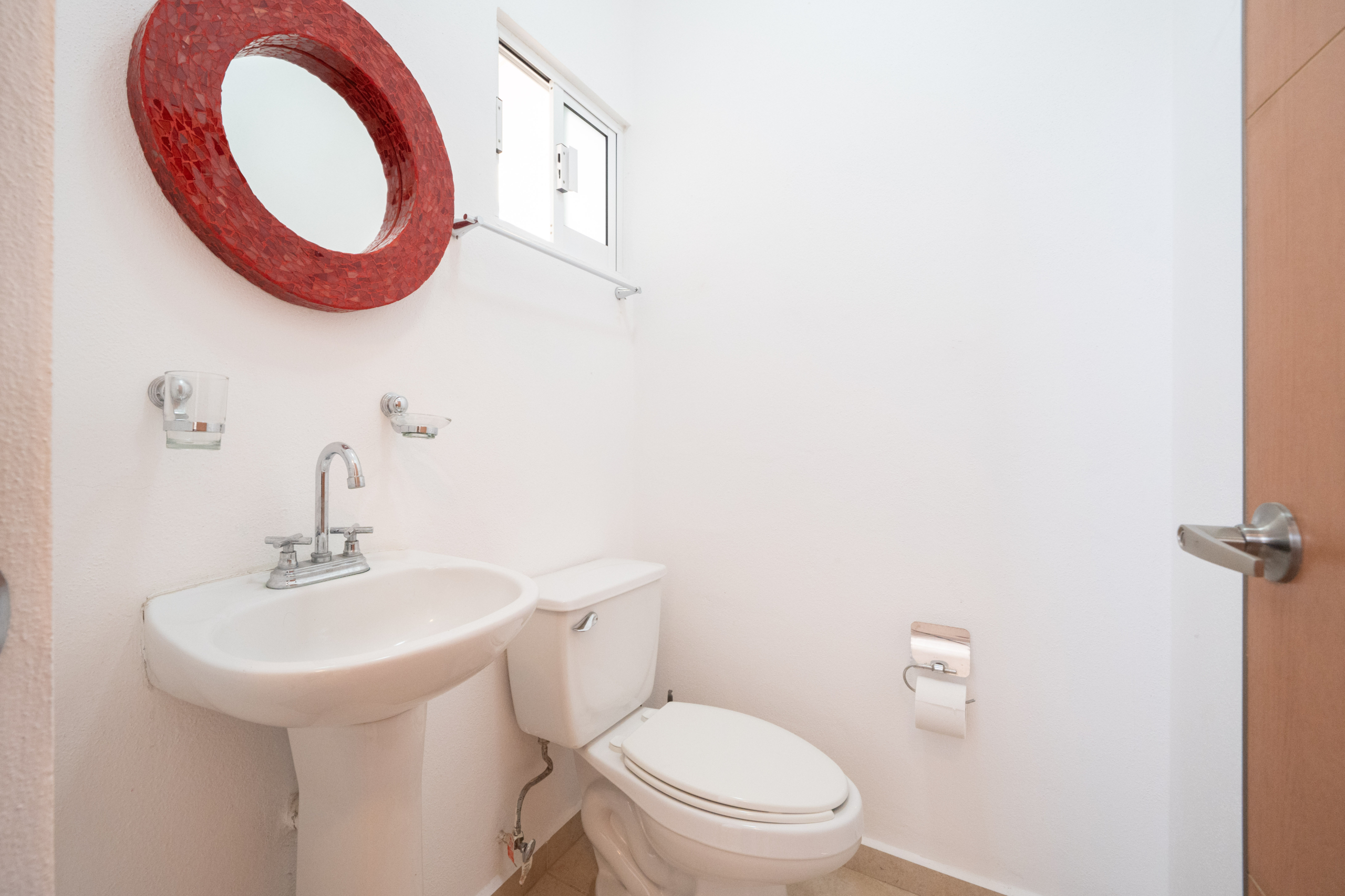 Casa en venta en Las Ceibas, Nuevo Vallarta. 3 recámaras, 3 baños, cochera techada en residencial con seguridad. Ubicación estratégica en Bahía de Banderas. Baño