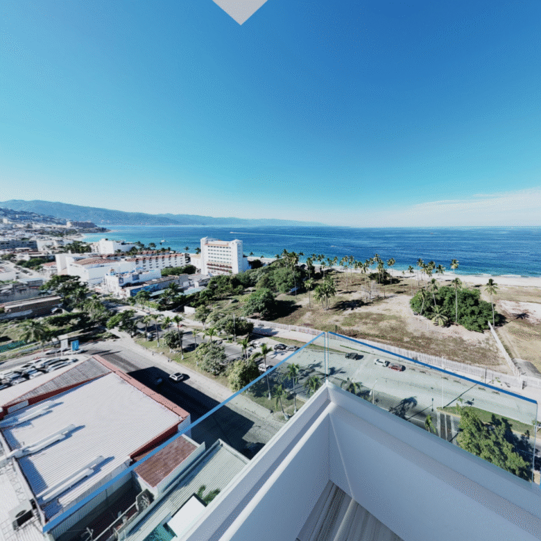 Vista de la unidad Penthouse de la torre A de V'Boulevard con vista al mar y al centro de Puerto Vallarta
