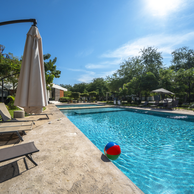 Alberca de Foresta Vallarta, departamento en venta en Puerto Vallarta.