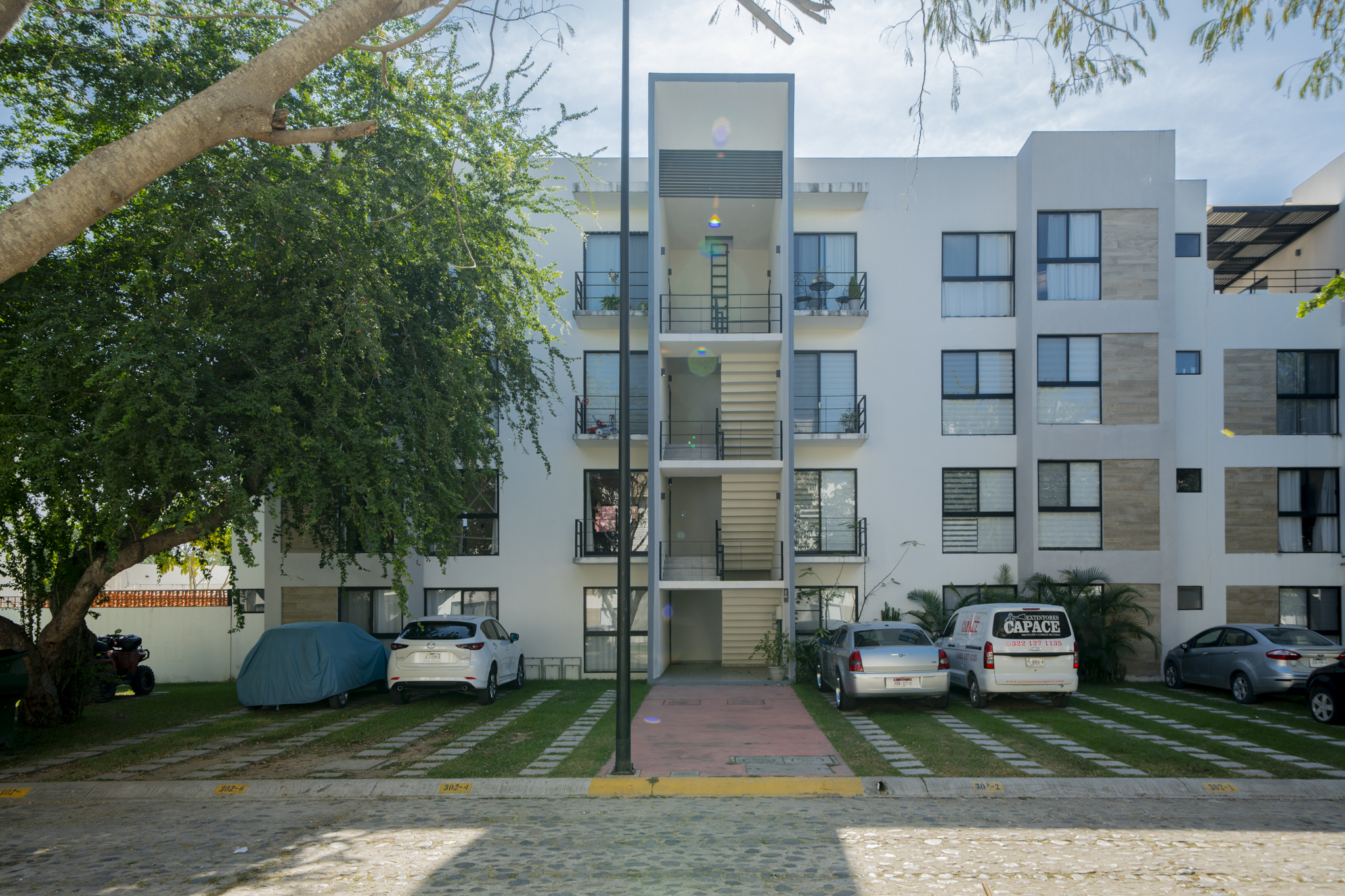 Fachada de Foresta Vallarta, departamento en venta en Puerto Vallarta.